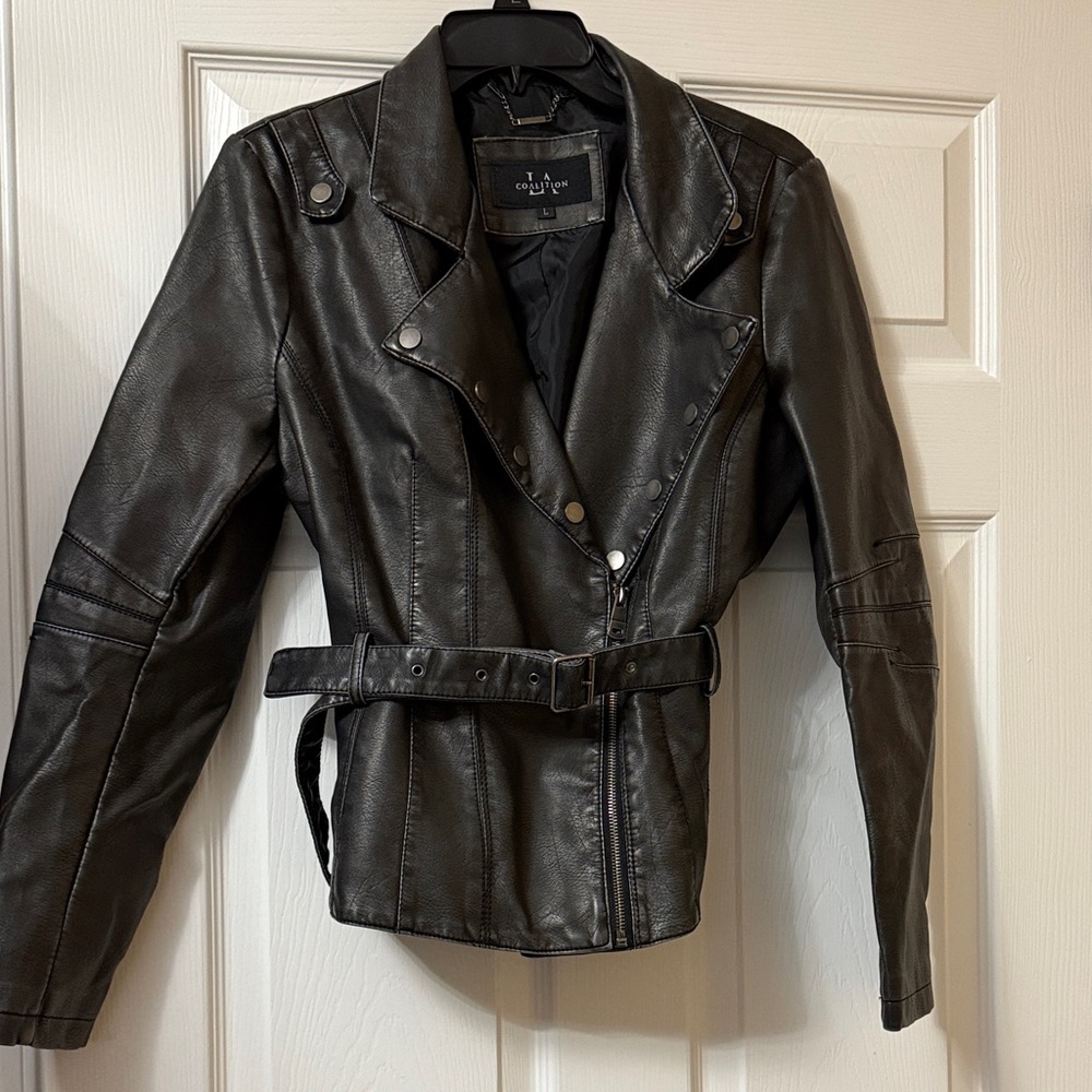 Elegant Black Leather Jacket
